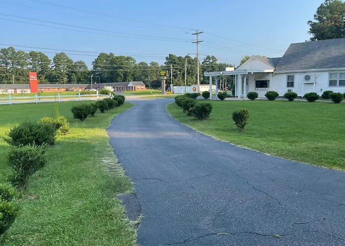 Motel: Kenwood Court Motel