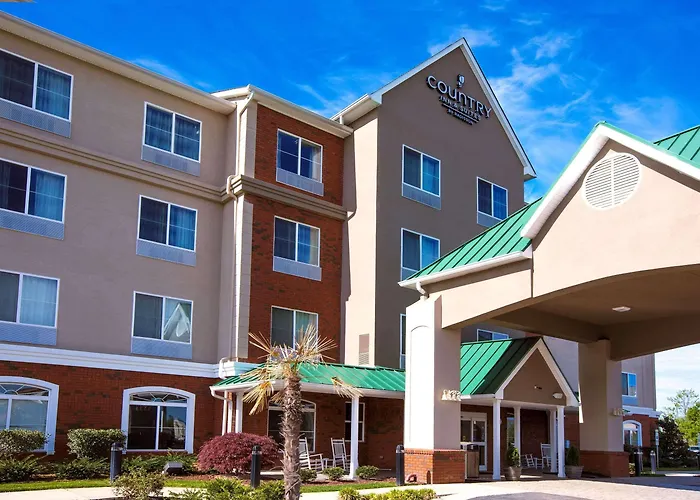 Hotel with pool: Country Inn & Suites By Radisson, Wilson, Nc